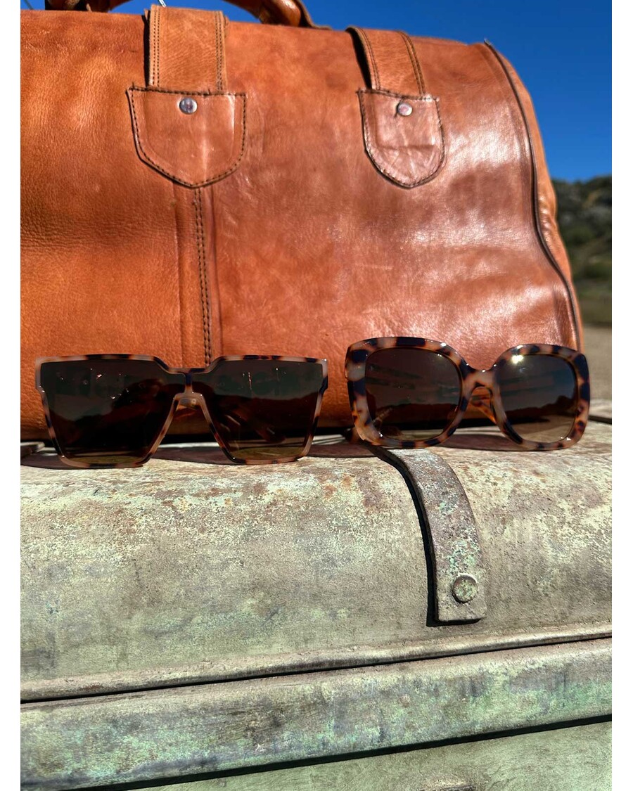 Jessica Simpson Glamorous Cat Eye Vented Temple Sunglasses in Tortoise