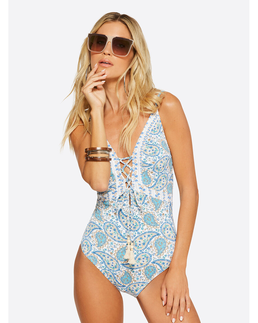 Jessica Simpson Oversized Square Sunglasses in Cream