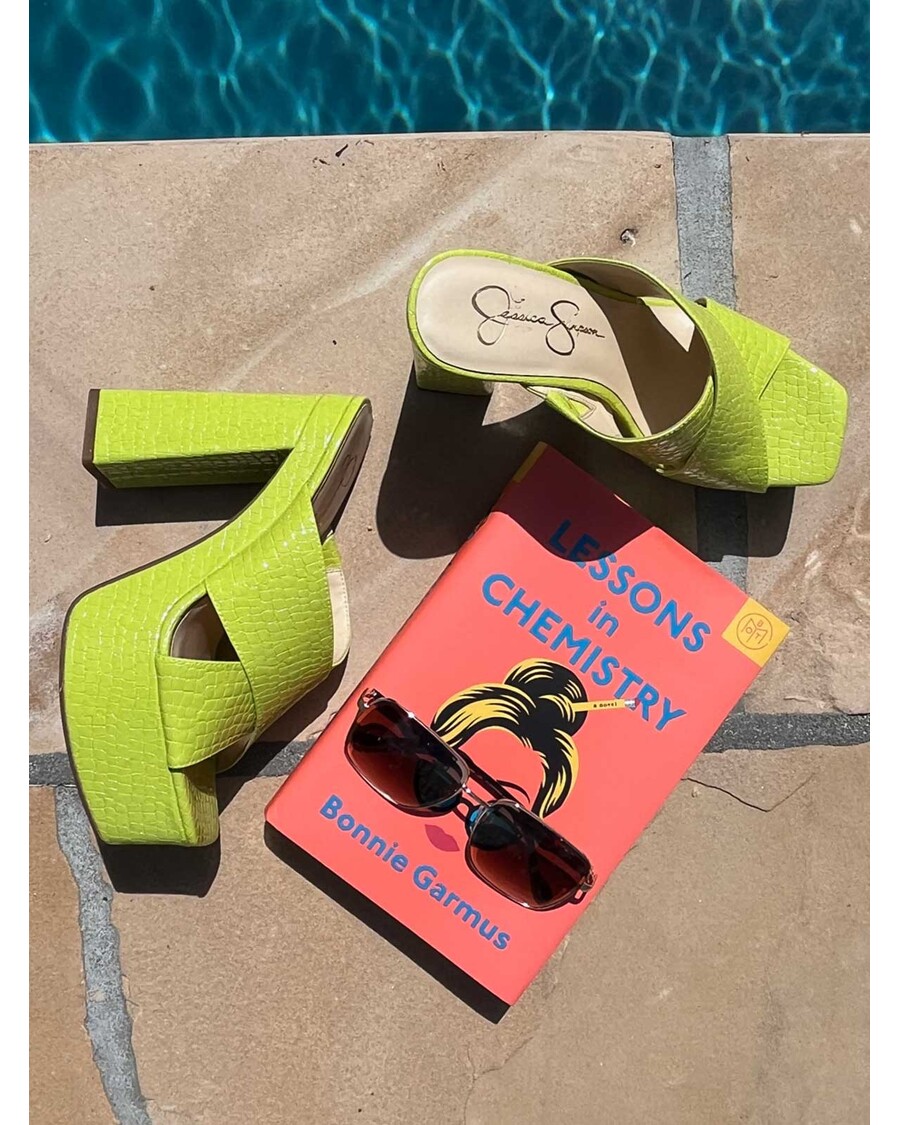 משקפי שמש טייסים גיאומטריים מתכת בחבל ג'סיקה סימפסון בצבע ורוד