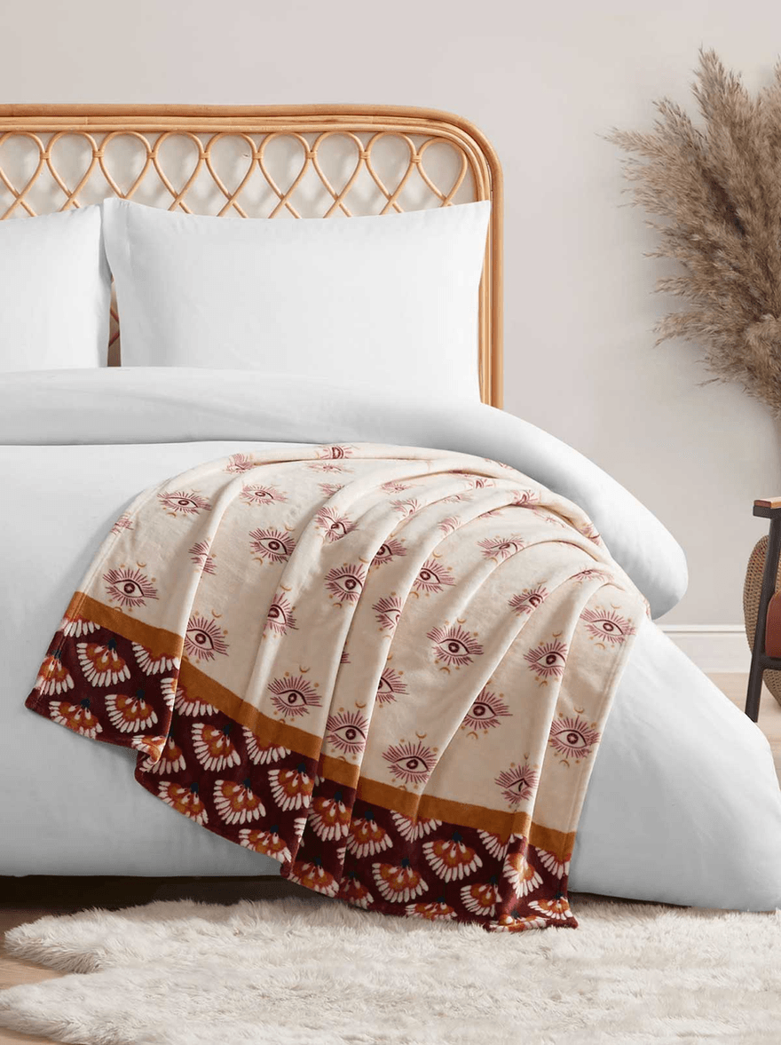 Jessica Simpson Celeste Plush Throw in Burgandy Red