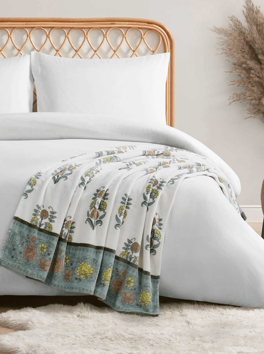 Jessica Simpson Serenity Plush Throw In Salvia Serenity Salvia