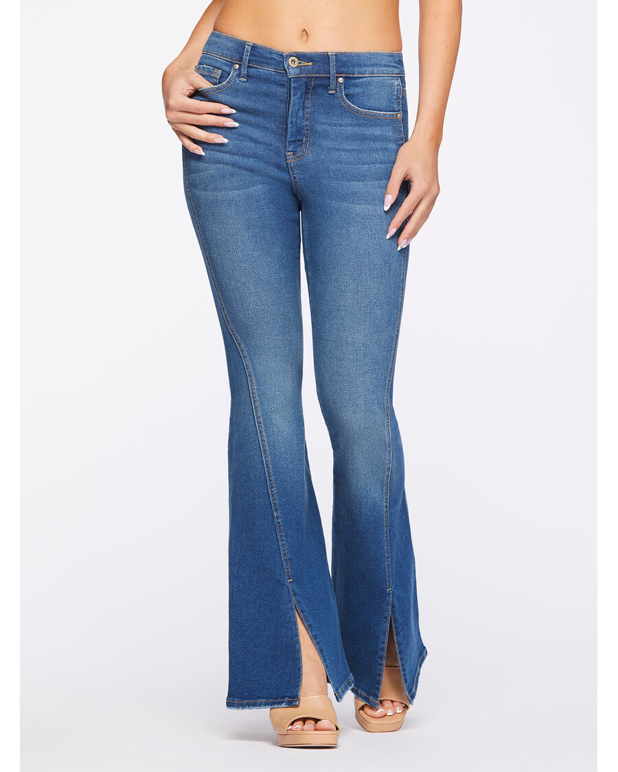 ジェシカ・シンプソン、ハイダイブでフレアを魅せる