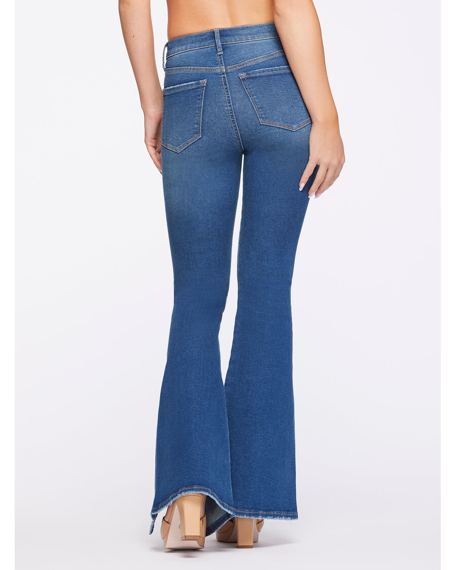 ジェシカ・シンプソン、ハイダイブでフレアを魅せる