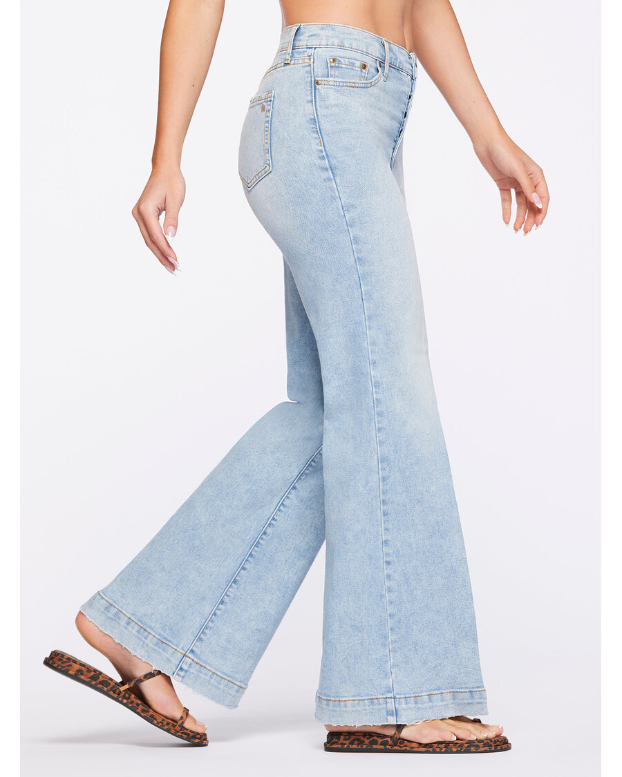 Jessica Simpson True Love Wide Leg Trouser Jeans in Carry On
