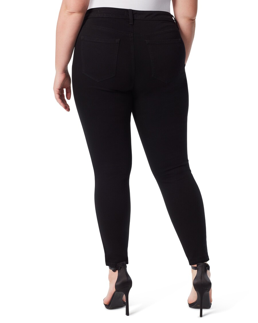 Jessica Simpson Uwielbiała Czarne Obcisłe Dżinsy Z Wysokim Stanem I Kostką
