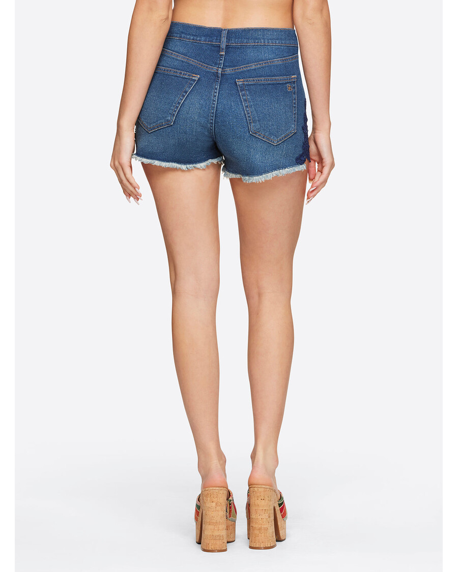 Jessica Simpson Objemi Me Visoko Postavljeno Kratko V Prisotnosti