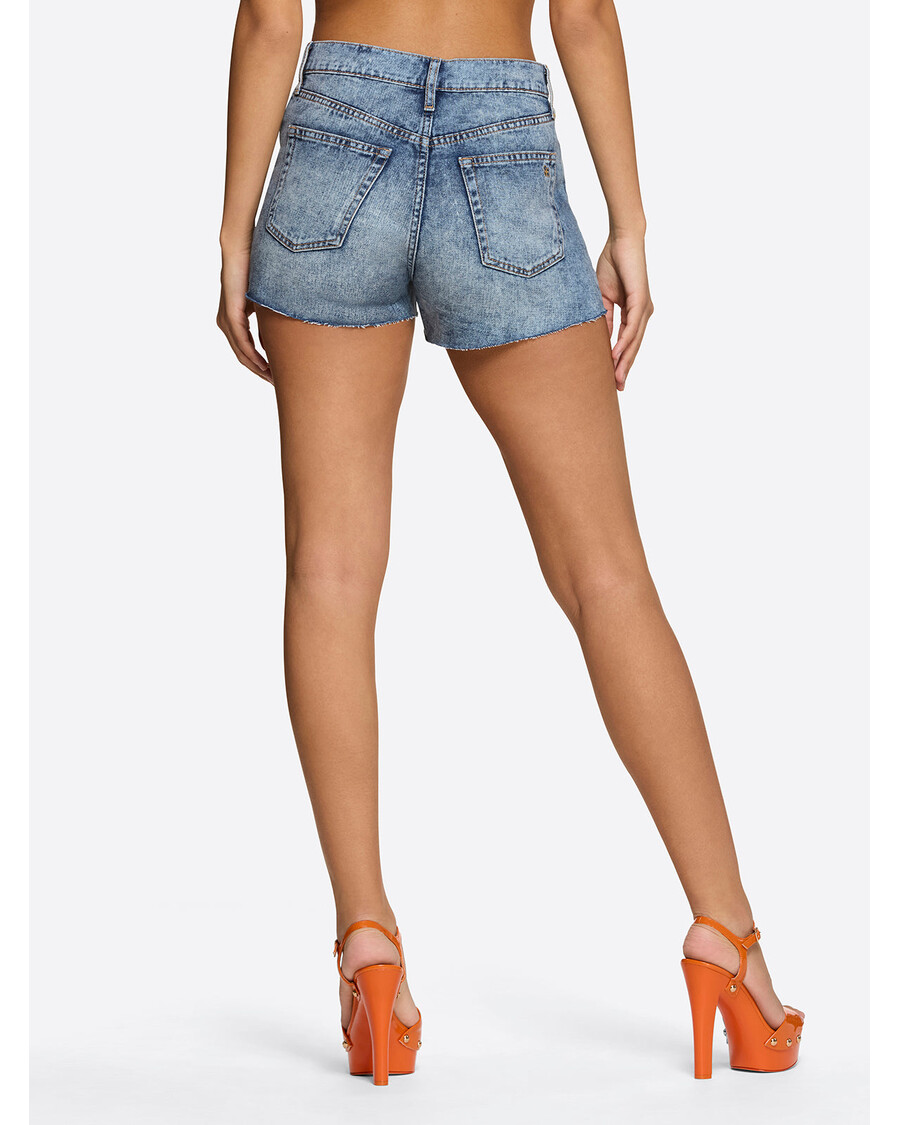 جسیکا سیمپسون در قهرمانی بلند بلند مرا در آغوش گرفت