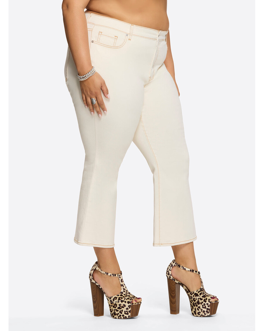 Jessica Simpson Czarująca Rozszerzana Kostka W Kolorze Ecru