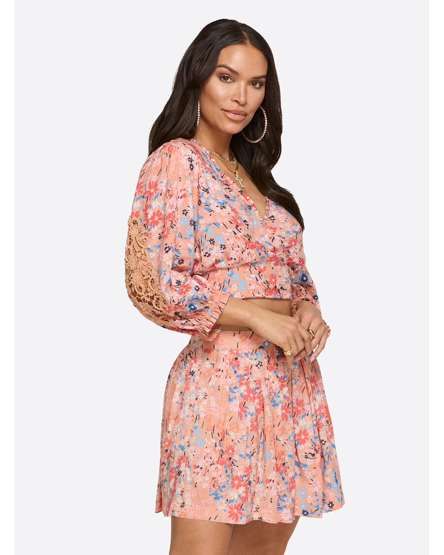 Jessica Simpson Patsy Top in Blooming Pastures