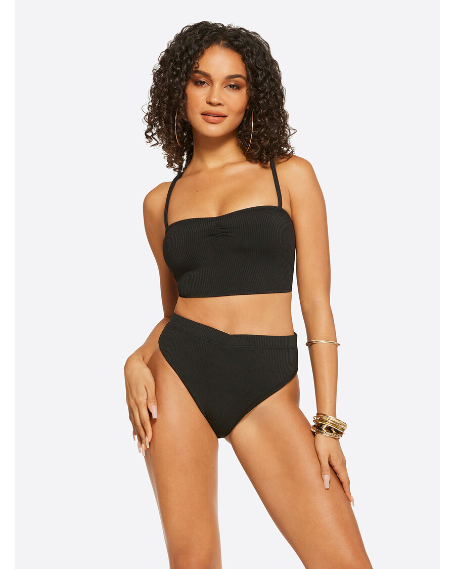 Jessica Simpson W Kolorze Czarnym Z Odkrytymi Plecami I Teksturowanymi Elementami