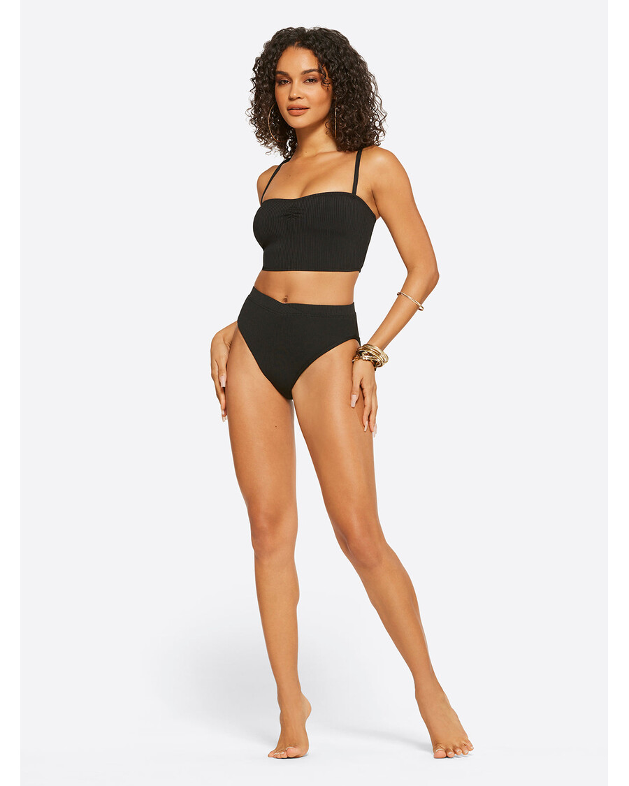 Jessica Simpson W Kolorze Czarnym Z Odkrytymi Plecami I Teksturowanymi Elementami