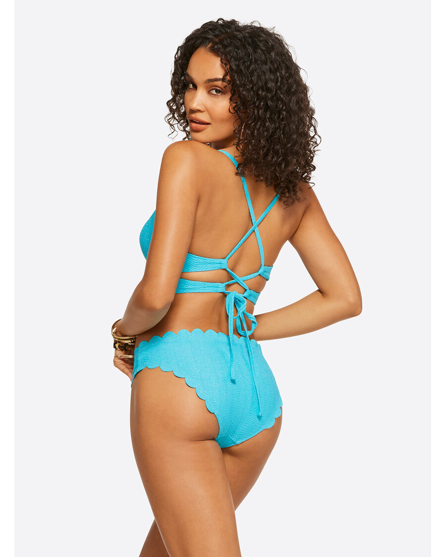 Jessica Simpson Pod Morzem, Krótka Koszulka Na Ramiączkach W Rajskim Niebie