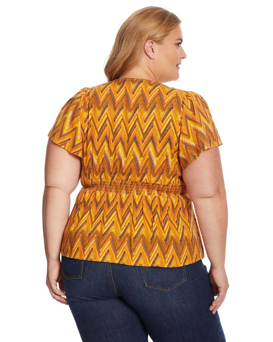 ジェシカ・シンプソンのサライア・トップ、イカットシェブロン