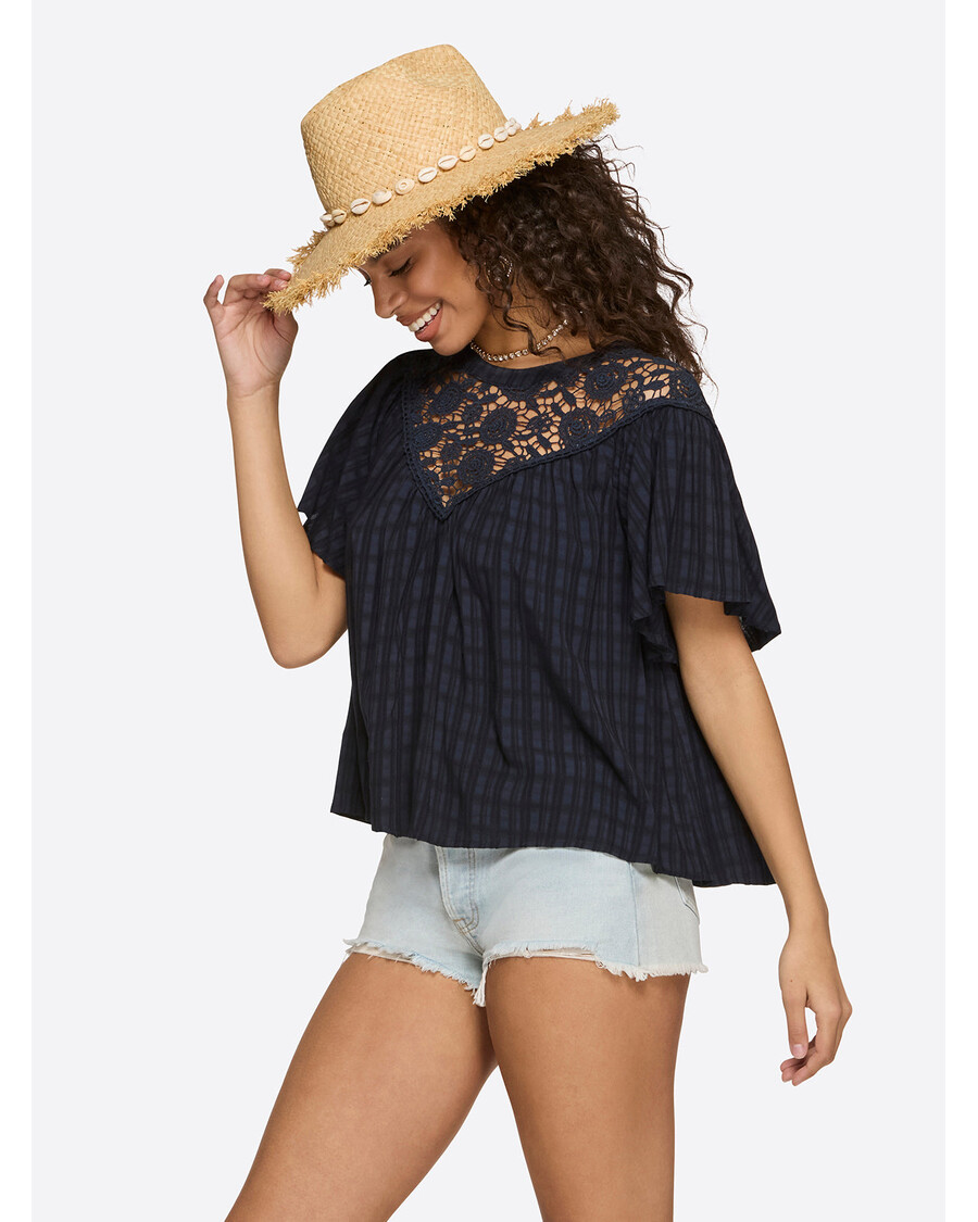 джесика симпсън топ на камдън в нощното небе