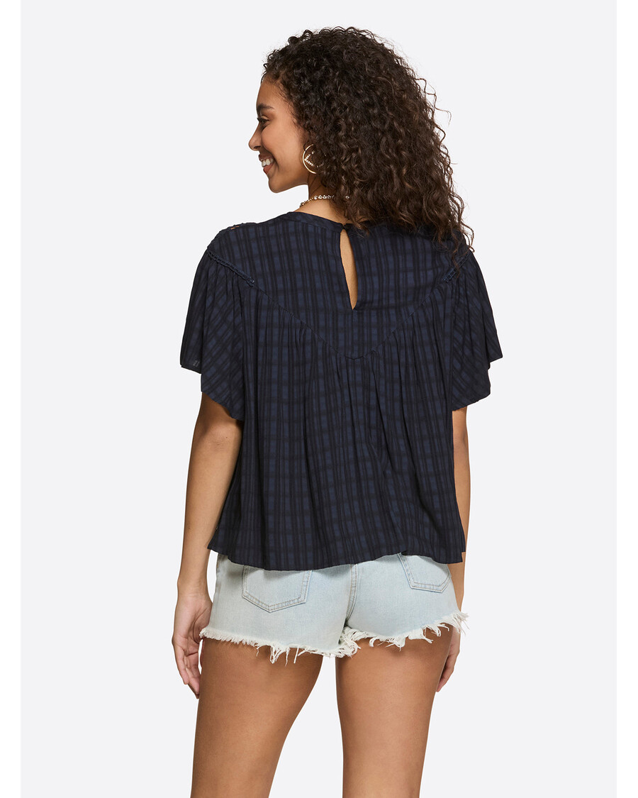 джесика симпсън топ на камдън в нощното небе