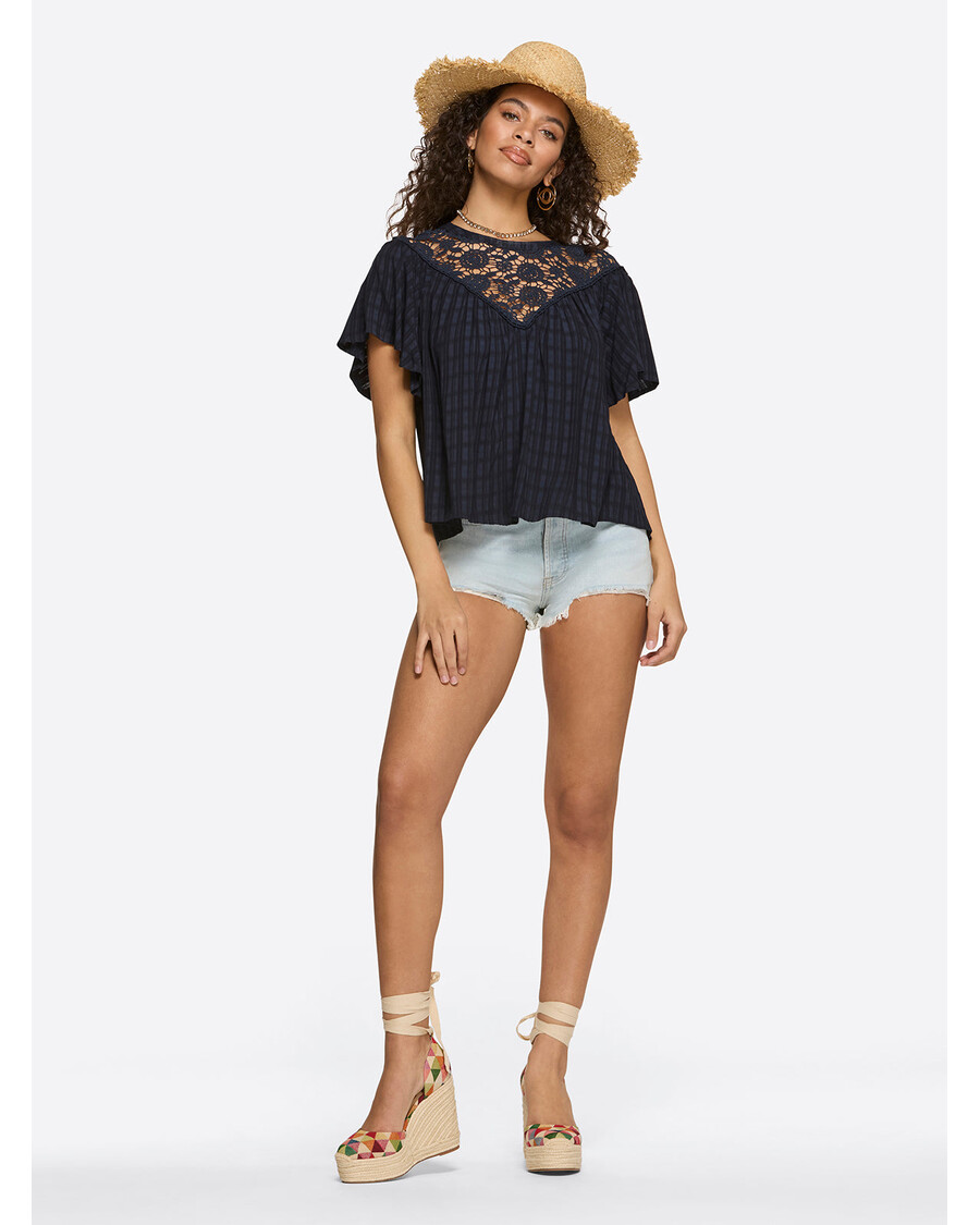 джесика симпсън топ на камдън в нощното небе