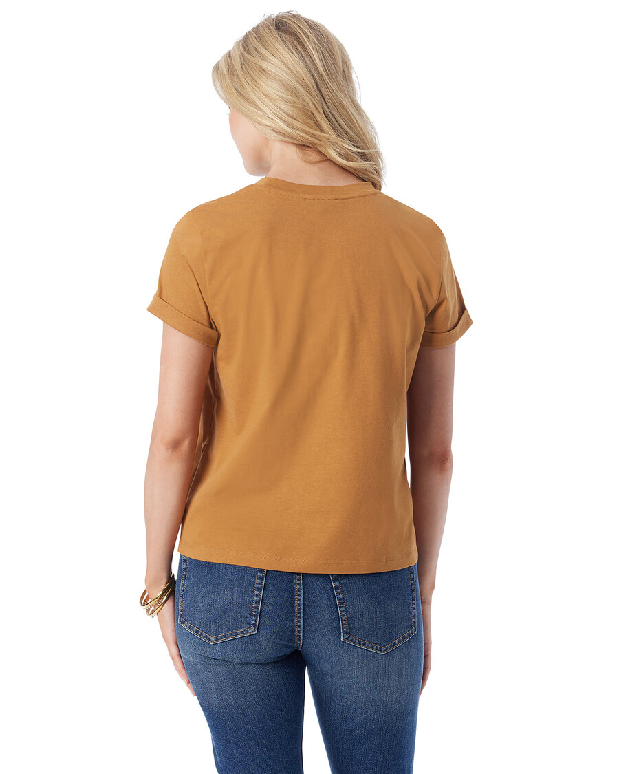 טי אייק של ג'סיקה סימפסון בצבע חום עצם