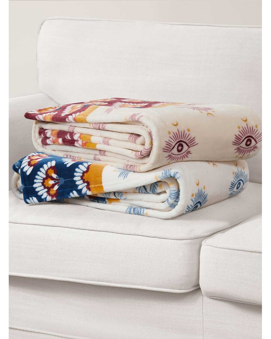 Jessica Simpson Celeste Plush Throw in Burgandy Red