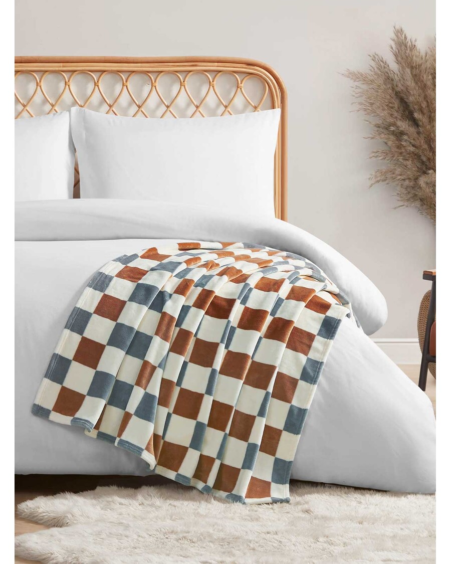 Jessica Simpson Emery Checkerbaord Plush Throw in Rust & Grey