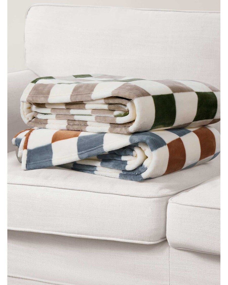 Jessica Simpson Emery Checkerbaord Plush Throw in Rust & Grey