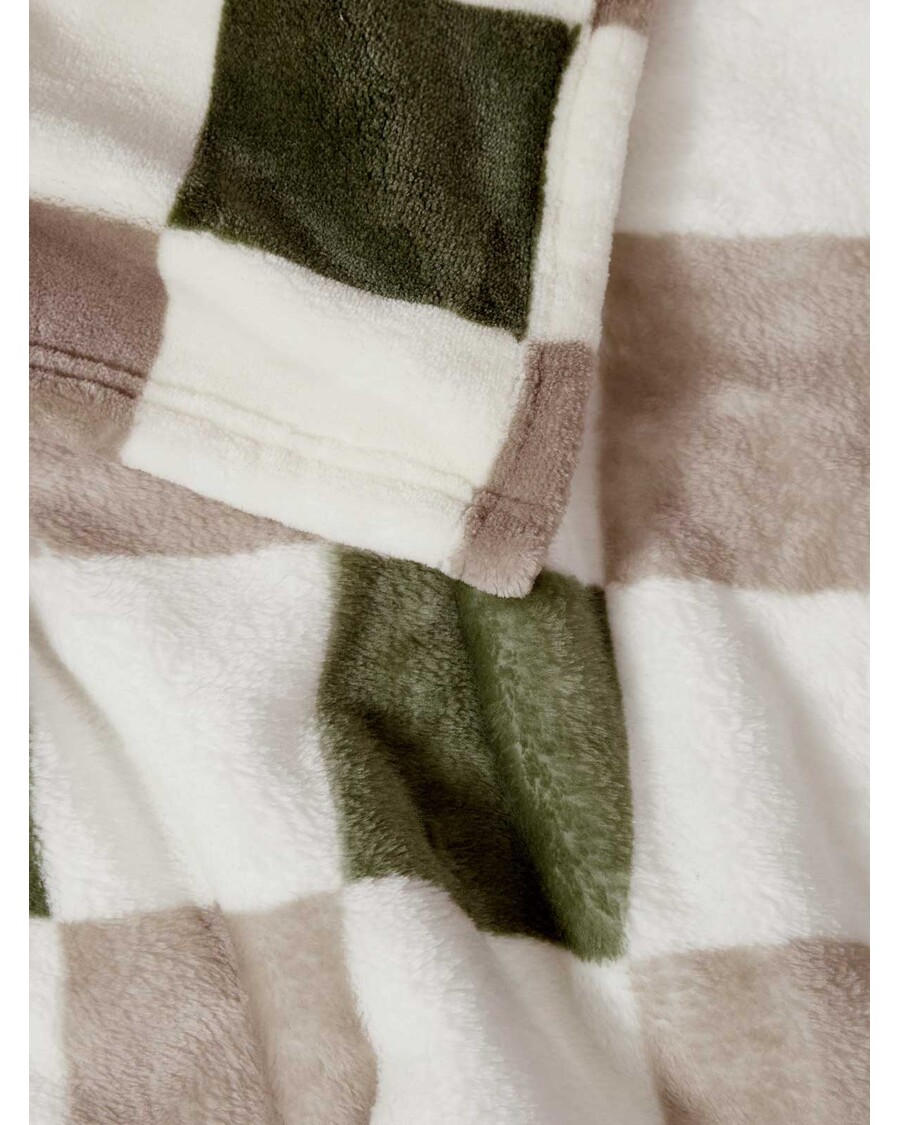 Jessica Simpson Emery Checkerboard Plush Throw in Olive & Grey