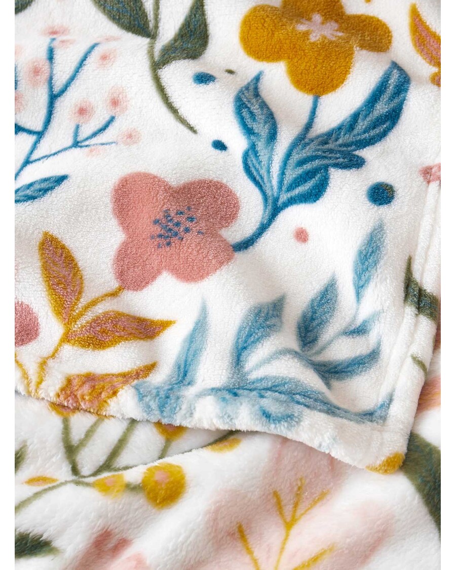 Jessica Simpson Mila Plush Throw in Blush