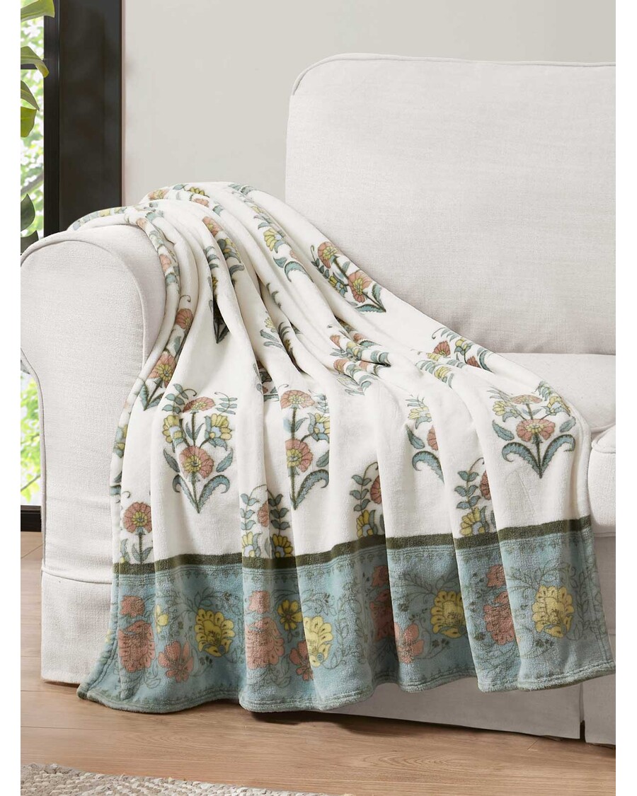 Jessica Simpson Serenity Plush Throw in Sage
