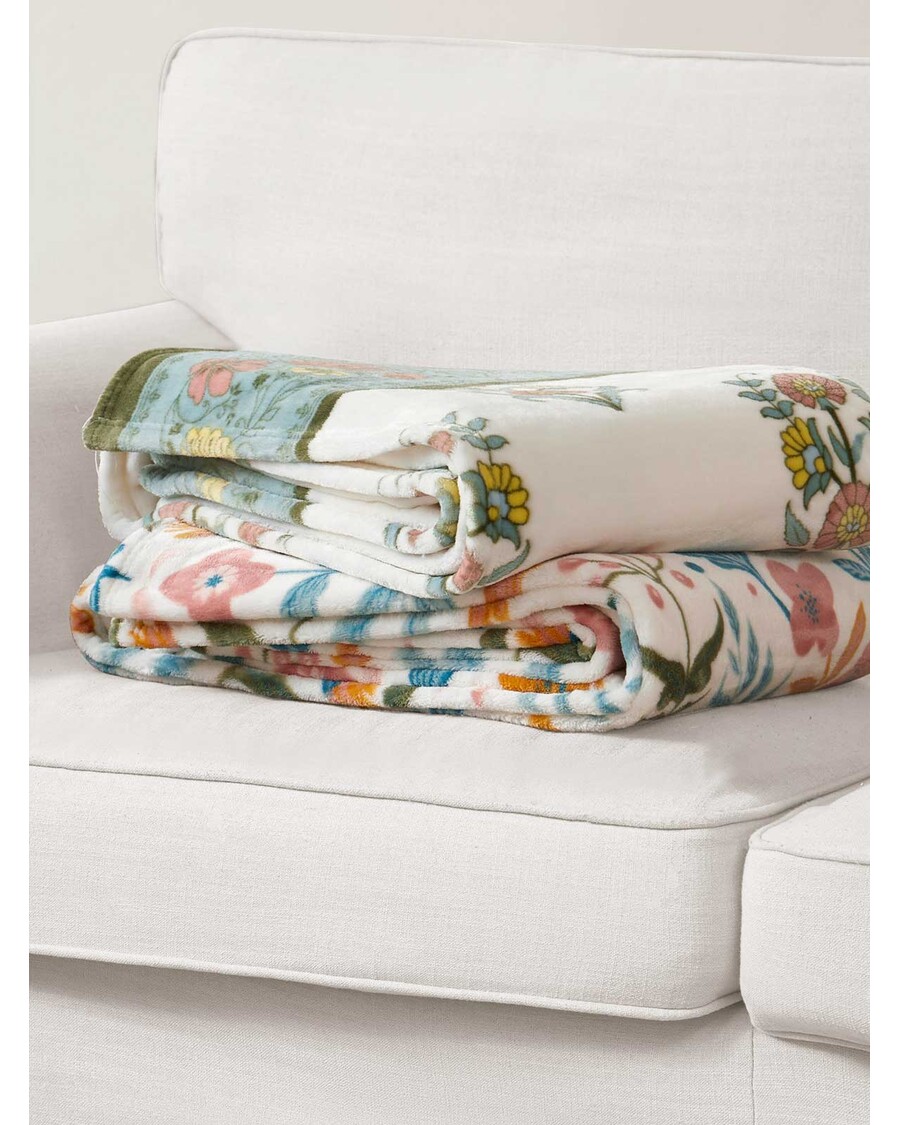 Jessica Simpson Serenity Plush Throw in Sage