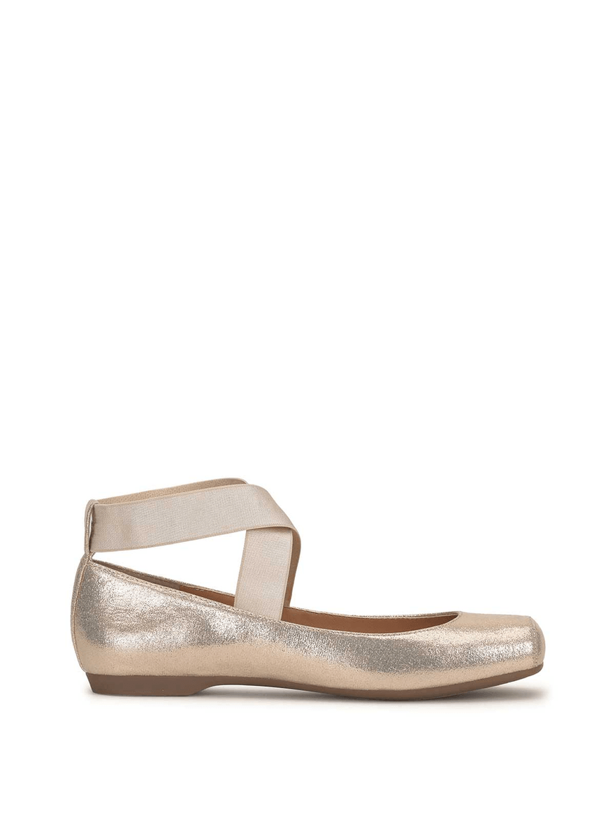 Jessica Simpson Mandalaye Ballet Flat in Champagne