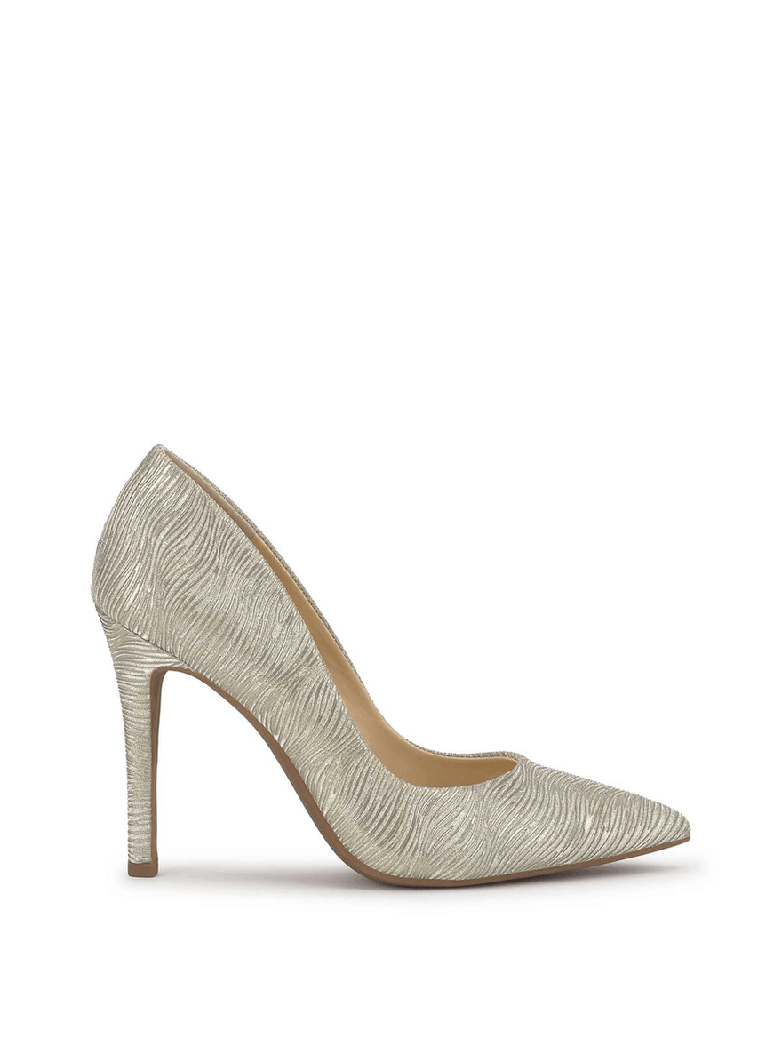 Jessica Simpson Cassani Pump in Light Gold