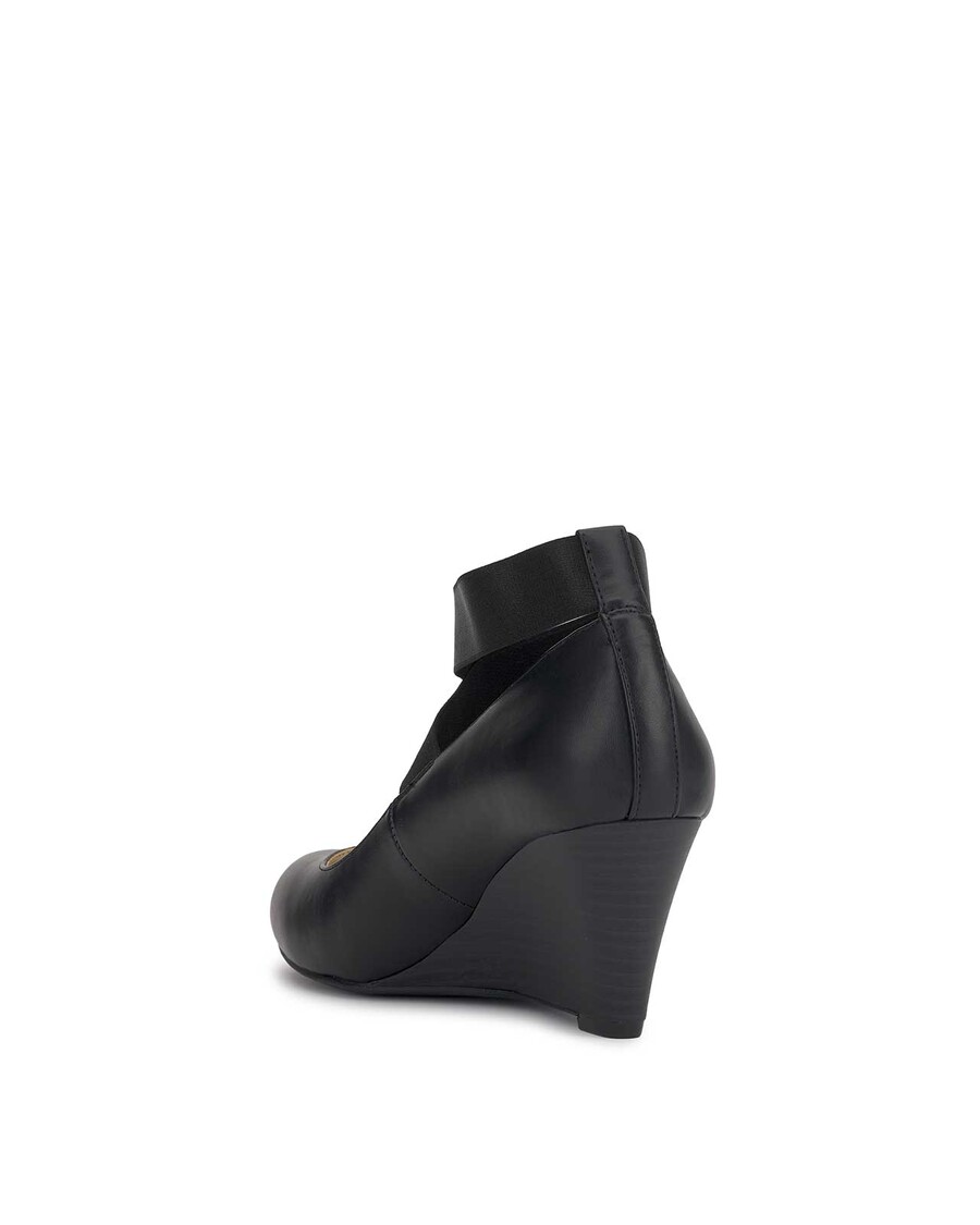 Jessica Simpson Saedra Wedge in Black